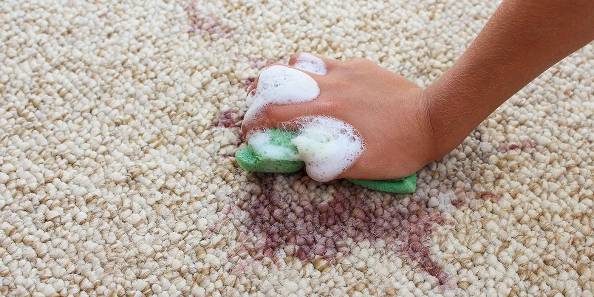 Des astuces de grand-mère pour détacher votre moquette facilement