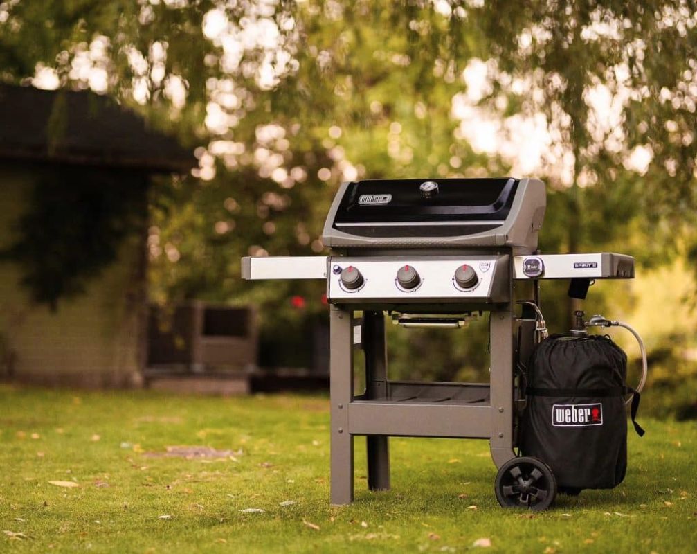 Transformez vos soirées d'été avec le barbecue 3 brûleurs Weber à prix imbattable chez Castorama