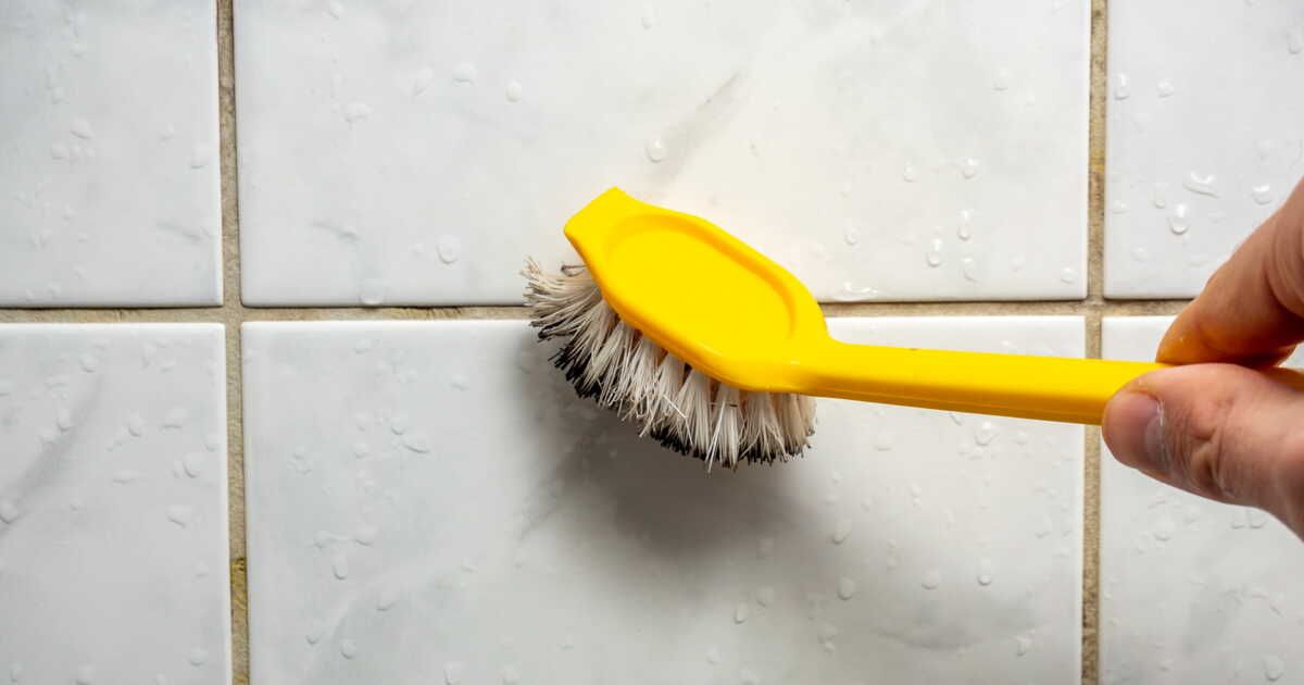 Dites adieu à la moisissure dans votre salle de bain avec cette astuce simple