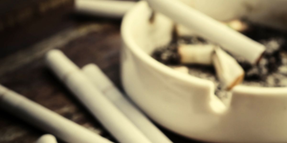 découvrez 10 astuces infaillibles pour chasser l'odeur de tabac froid