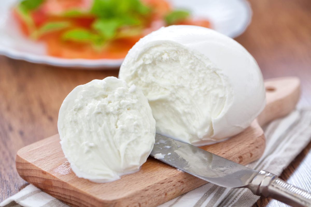 Réalisez votre mozzarella maison en un clin d'œil avec seulement deux ingrédients
