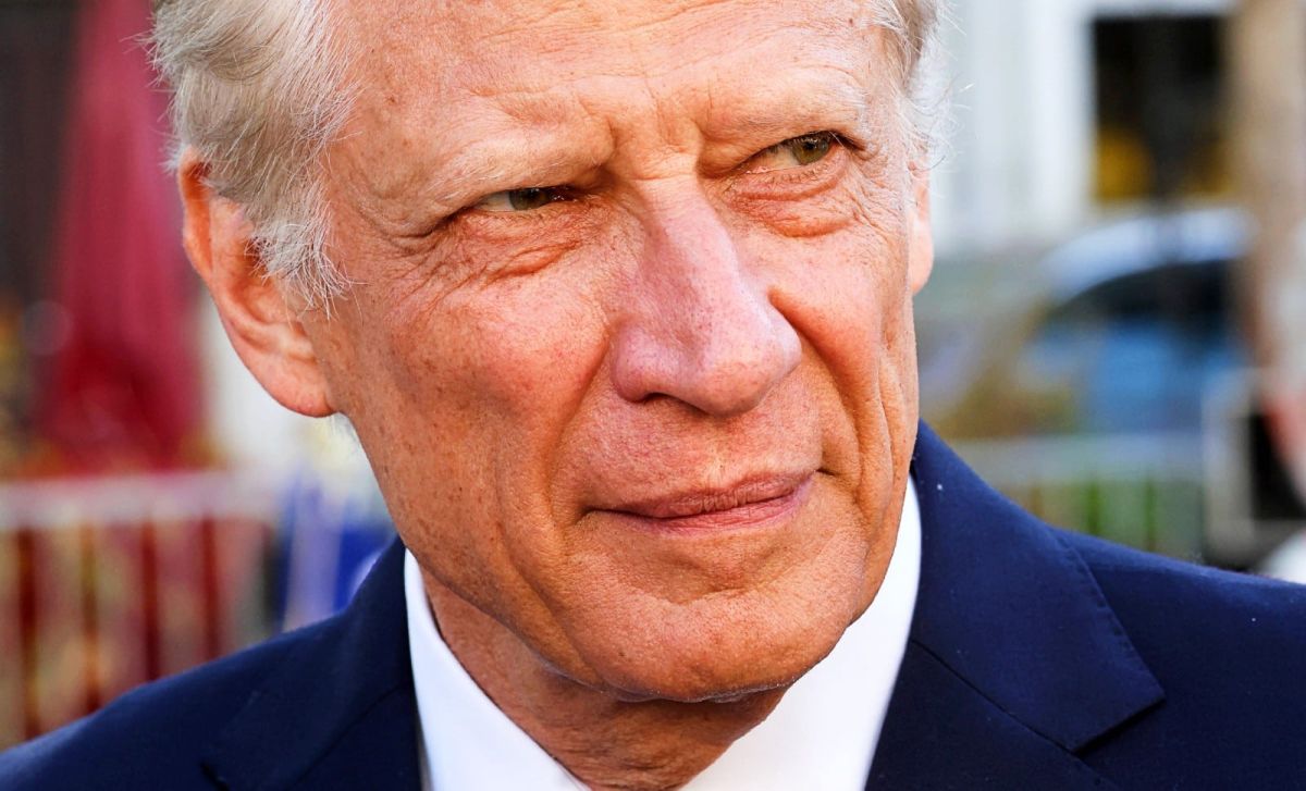 Les ambitions politiques de Dominique de Villepin à l'épreuve de cadeaux controversés