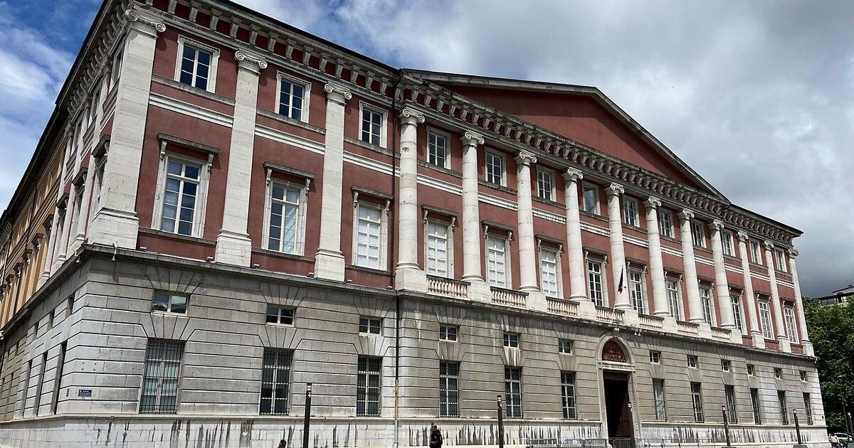 Avec armes et stupéfiants, un Chambérien écope de 2 ans de prison ferme