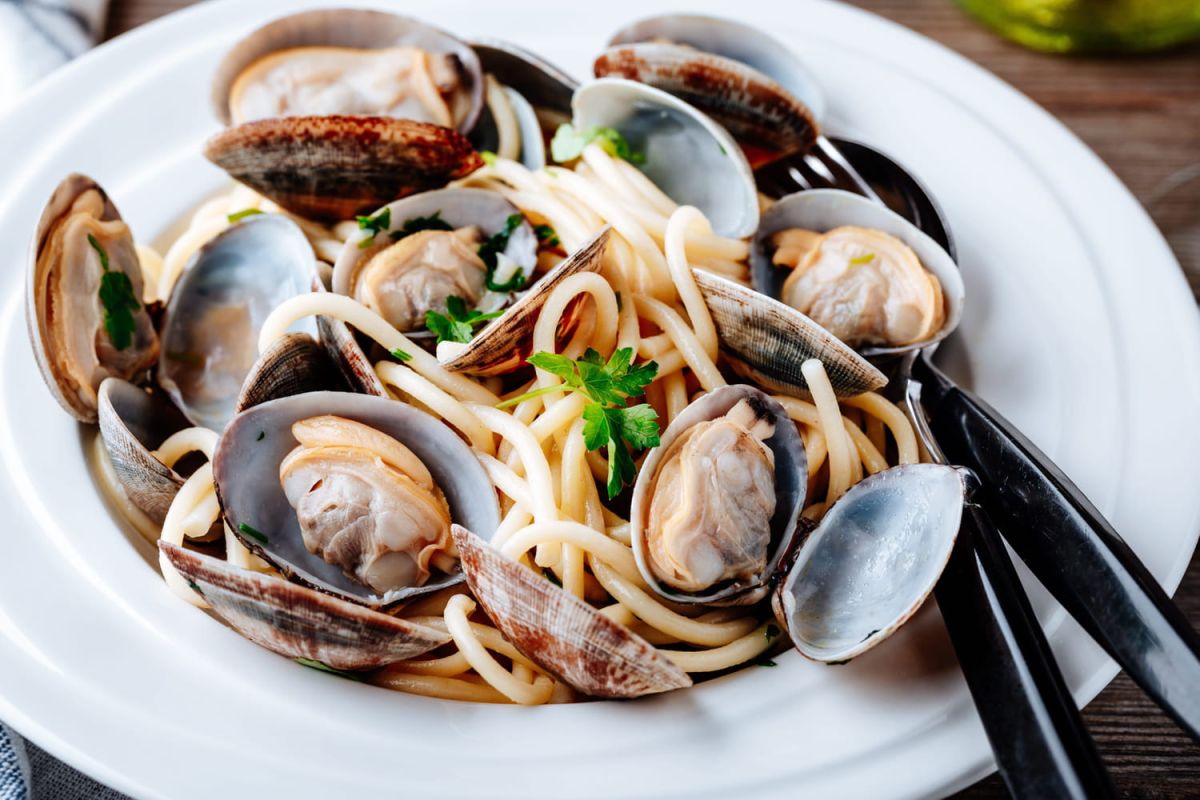 Philippe Etchebest nous régale avec sa recette authentique de spaghetti alle vongole