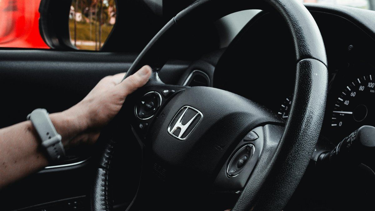 Un homme oublie sa femme dans la voiture : un sauvetage inespéré après deux jours de désespoir