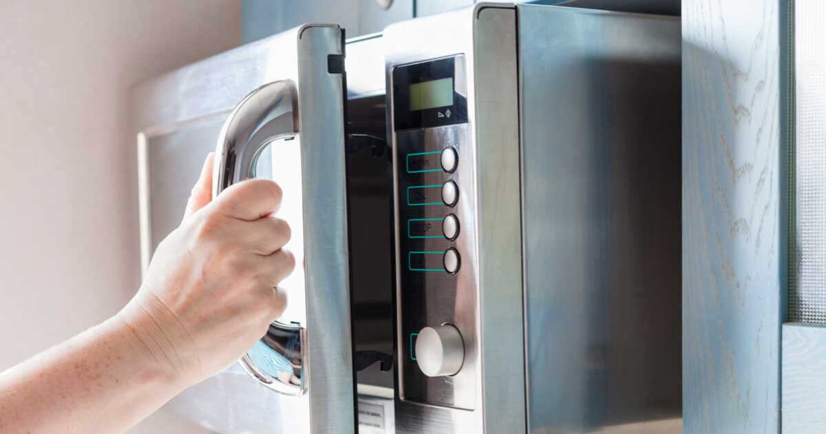 Les contenants à éviter dans le micro-ondes pour votre sécurité