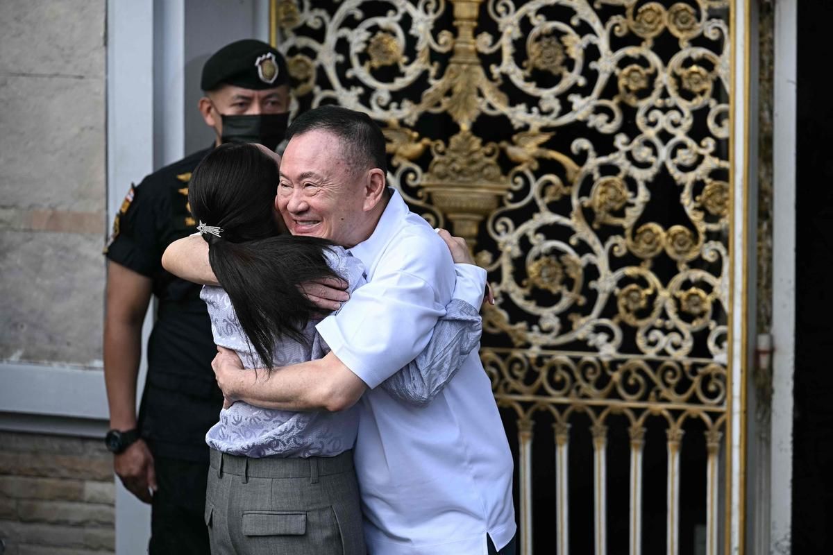 Thaksin Shinawatra retrouve la liberté : un retour en politique imminent ?