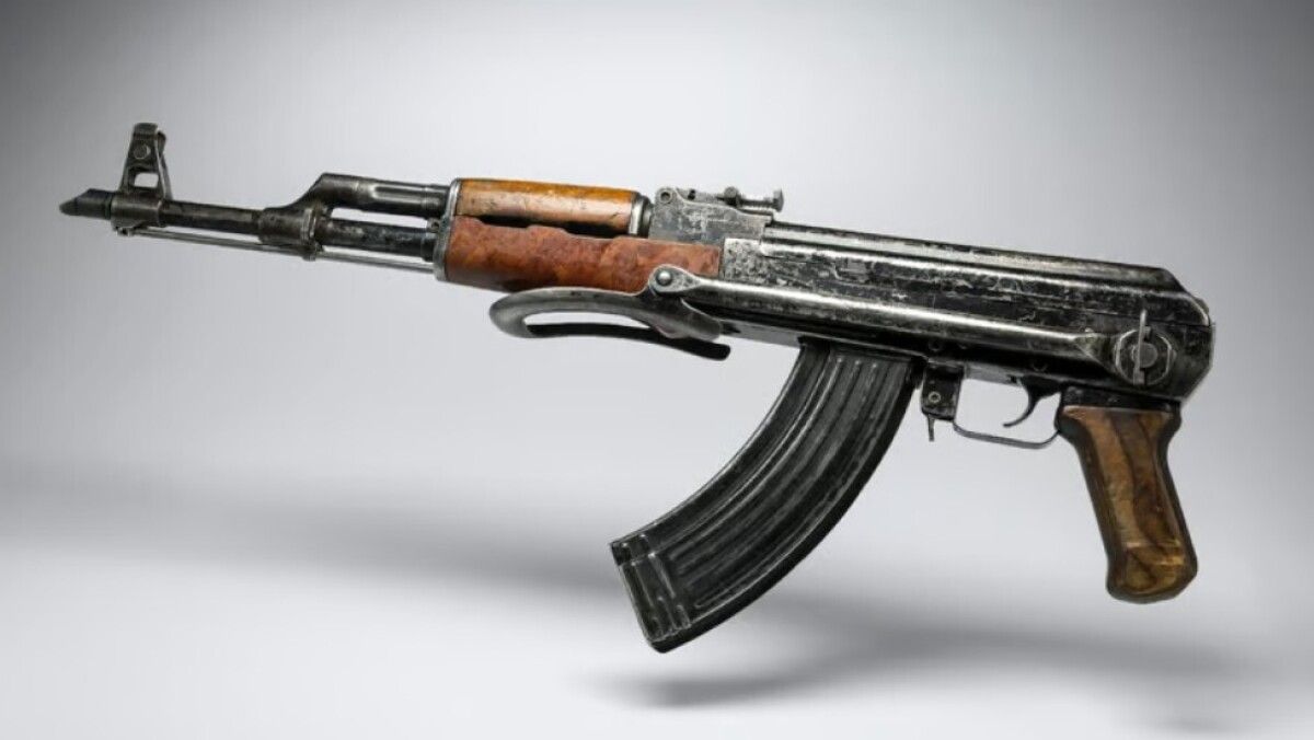 Un vol audacieux en Corse : 14 armes de poing et un AK-47 dérobés