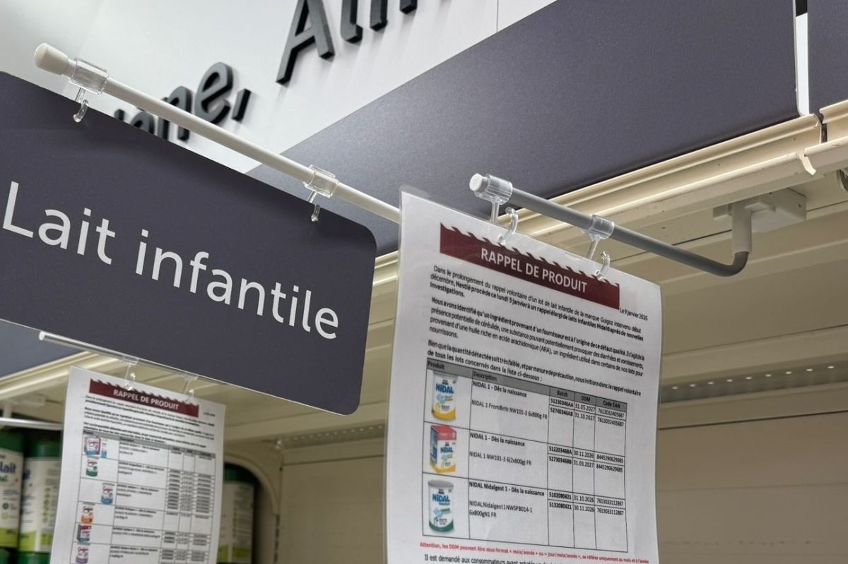 Crise des laits infantiles : l'État et les industriels sous le feu des critiques