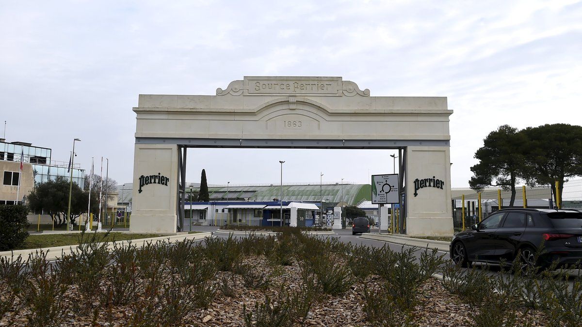 Eaux minérales sous enquête : Perrier dans la tourmente après des perquisitions