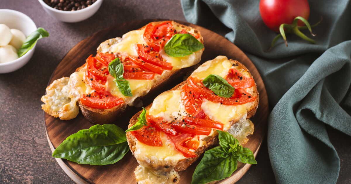 Bruschettas aux lardons et fromage de chèvre : une solution gourmande pour les soirs de flemme