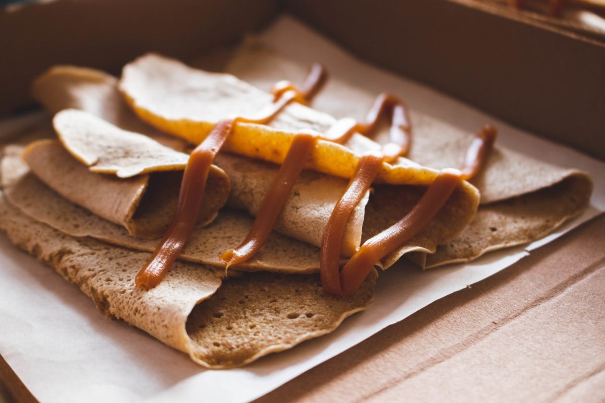Craquez pour ces crêpes banane-caramel-beurre salé : une douceur à ne pas manquer
