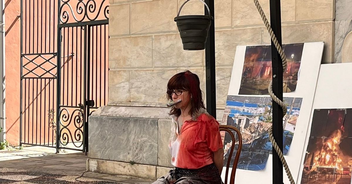 L'art engagé de Saveria Tomasi : une performance percutante contre la mafia à Bastia