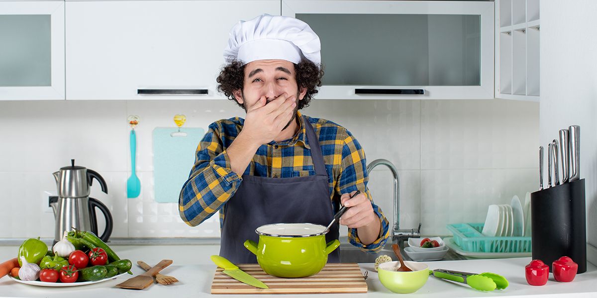 Comment éliminer les odeurs de cuisine : 8 astuces infaillibles