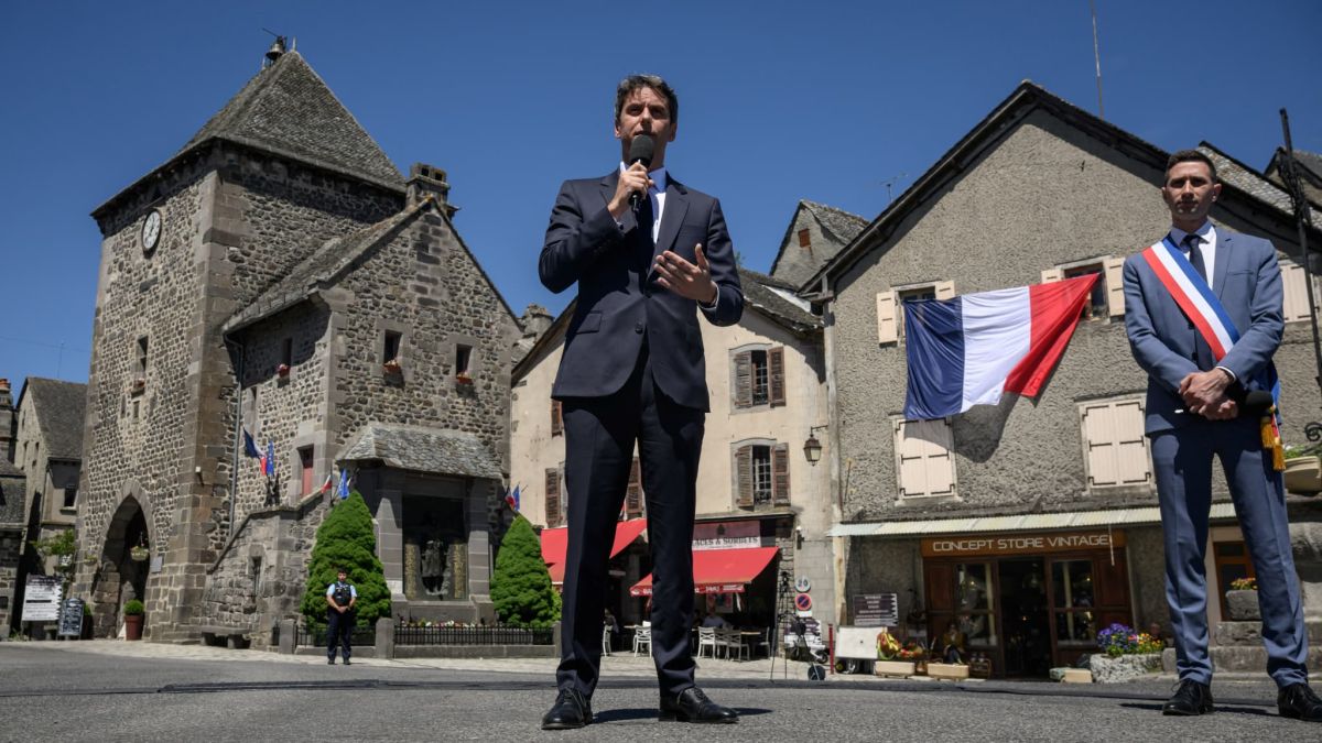 Gabriel Attal défend sa candidature face aux critiques : un affrontement de styles