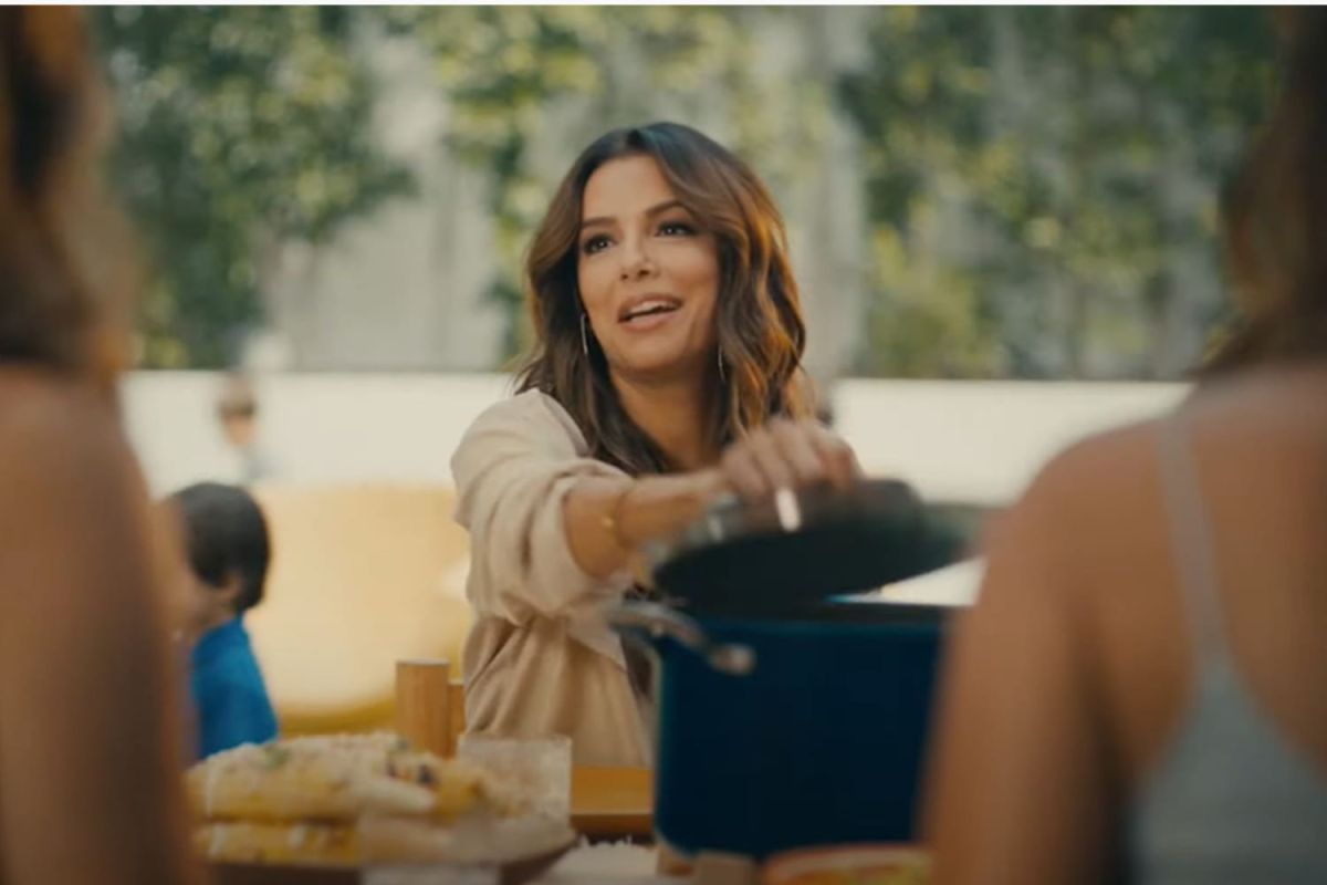 Eva Longoria lance sa collection de casseroles : cuisinez avec style et joie