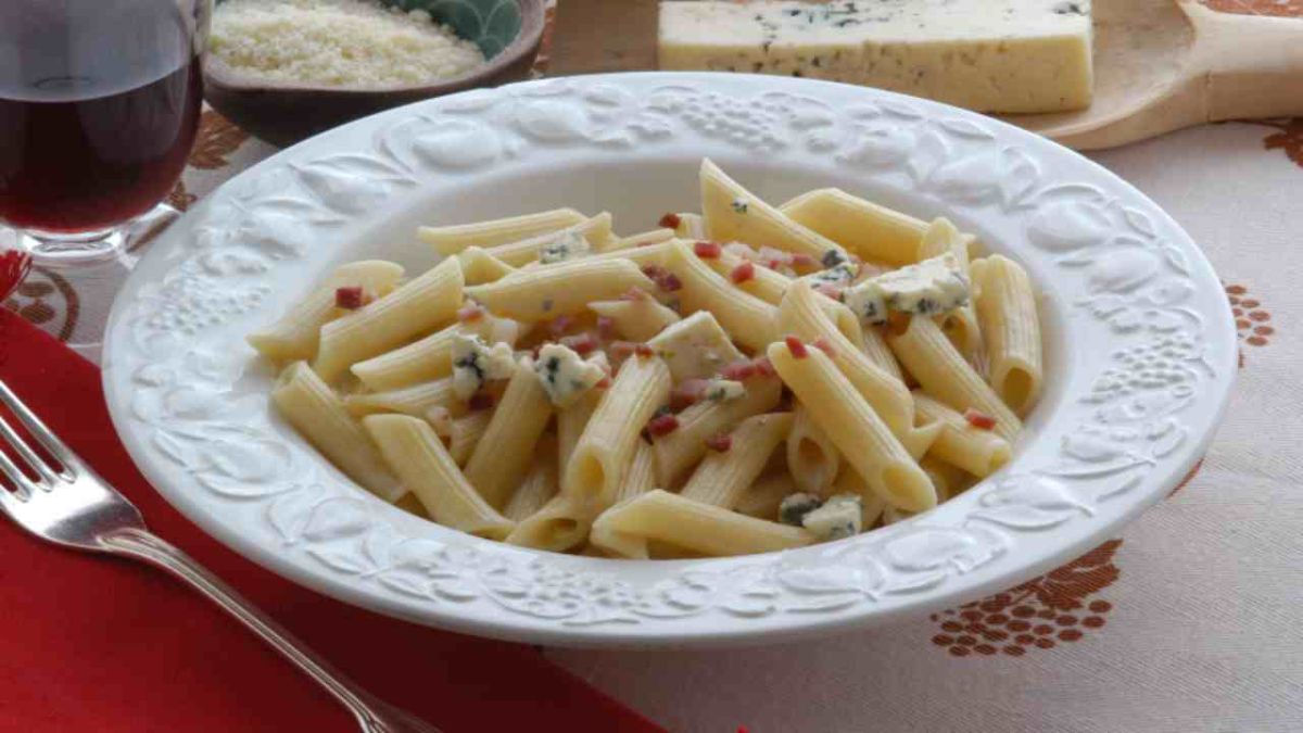 Penne au speck, noix et gorgonzola : un délice léger