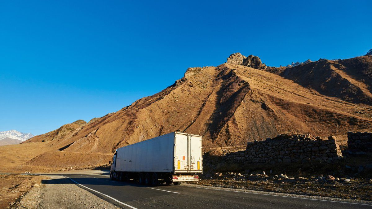 Tragédie sur la route afghane : un accident fait 18 victimes dont 10 enfants