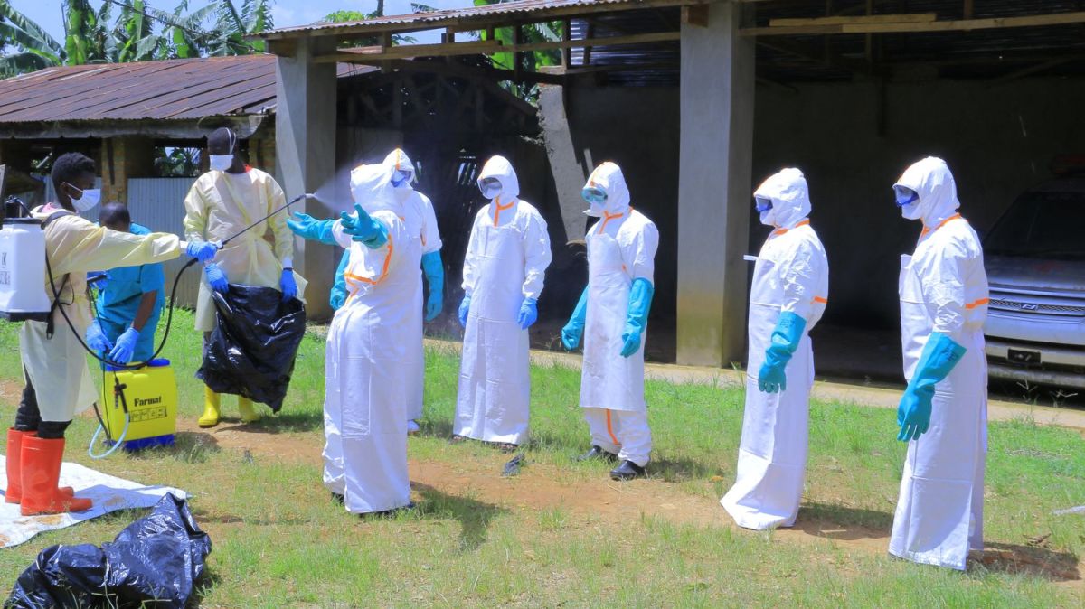Ebola : l'OMS réévalue drastiquement les cas suspects en RDC et Ouganda