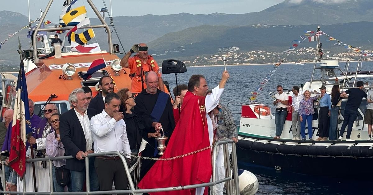 Ajaccio fête Saint-Érasme : une procession maritime pleine de traditions