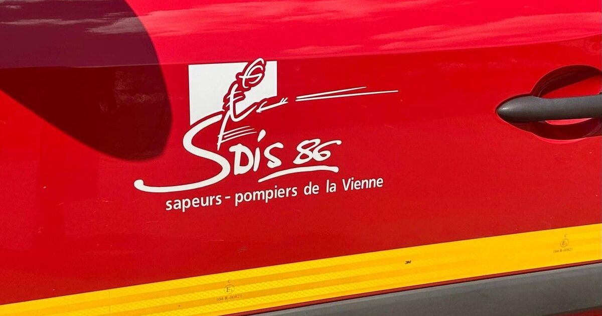 Un camion-benne fait une chute spectaculaire d'un pont à Vienne