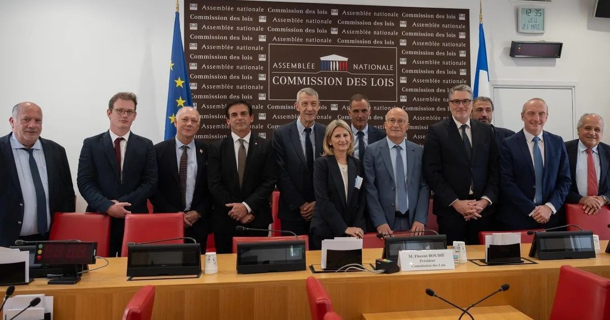 Vers une autonomie corse : des réactions partagées après le feu vert de la commission