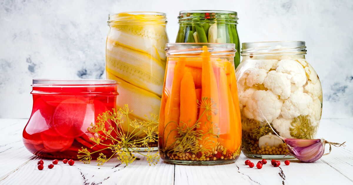 Des astuces simples pour enlever les étiquettes des bocaux en verre