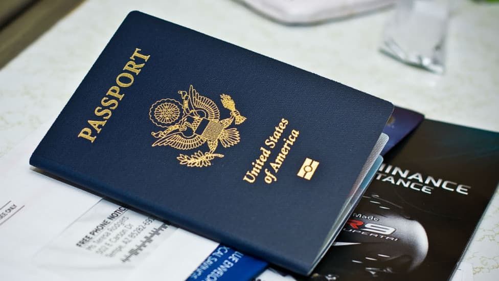 Trump veut dénaturaliser 17 citoyens américains : une décision controversée