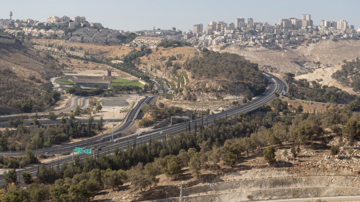 Londres et Paris dénoncent les colonies israéliennes, Israël réagit vivement