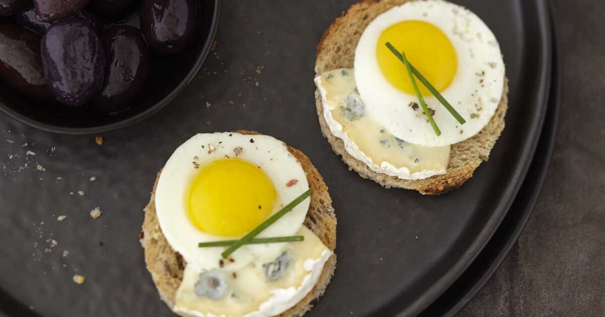 Toasts apéritifs au bleu