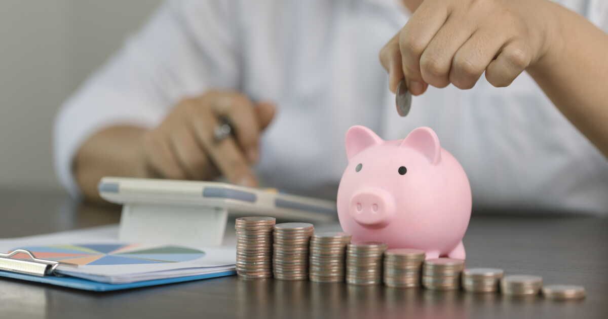 Les frais bancaires grimpent en février 2025 : êtes-vous prêt à payer plus ?