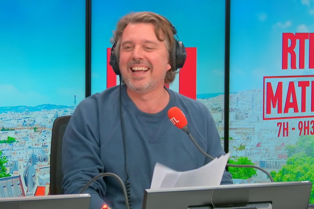 Alex Vizorek : entre humour et actualité, la satire du temps de parole sur Radio France