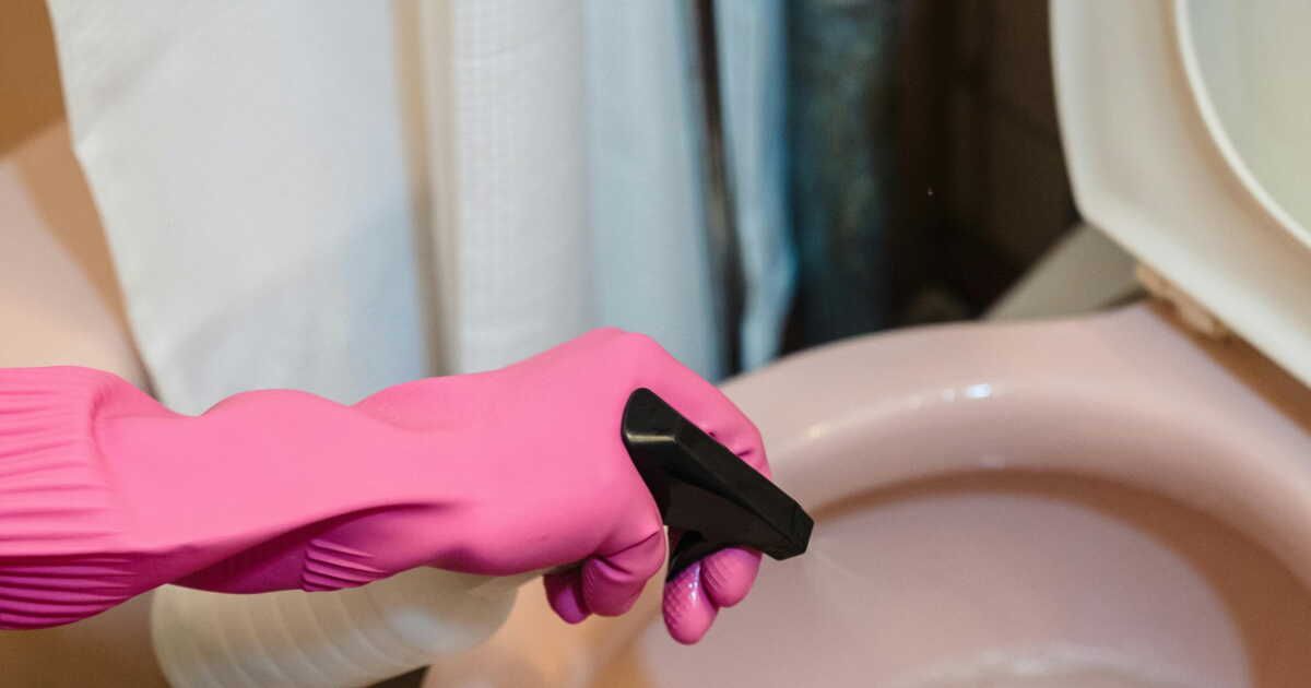 Dites adieu aux taches jaunes sur votre abattant de toilettes