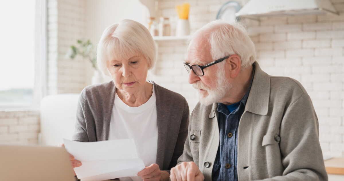 Comment la CNAV accompagne-t-elle les assurés en situation de précarité financière ?