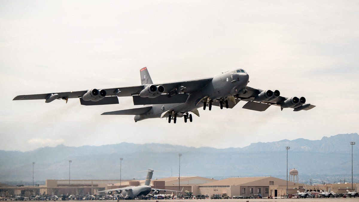 Un B-52 de l'armée américaine s'écrase en Californie, une catastrophe marquante