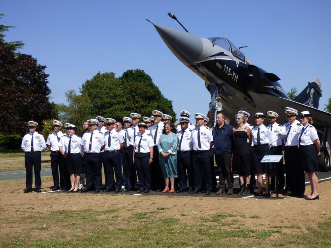 Un nouvel emblème pour le pays Rochefortais lors du baptême de promotion de la base aérienne 721