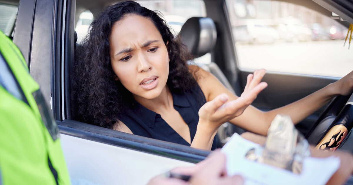 Amende routière : ce que vous risquez en conduisant sans assurance