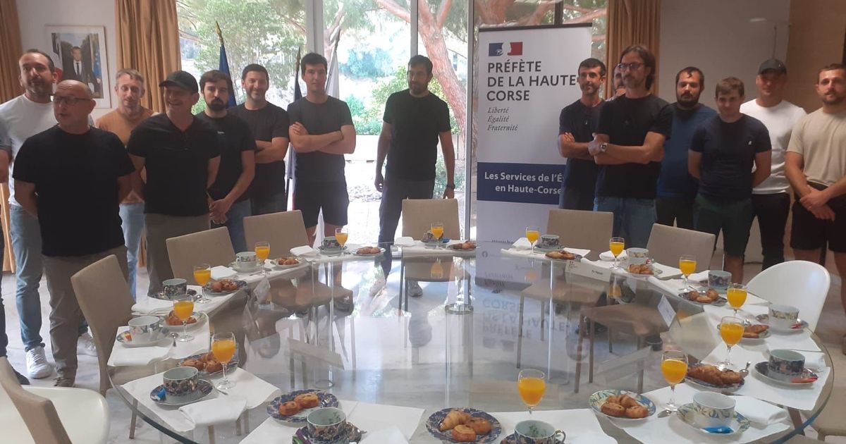 Des parents d'élèves mobilisés à la préfecture de Haute-Corse pour Scola corsa