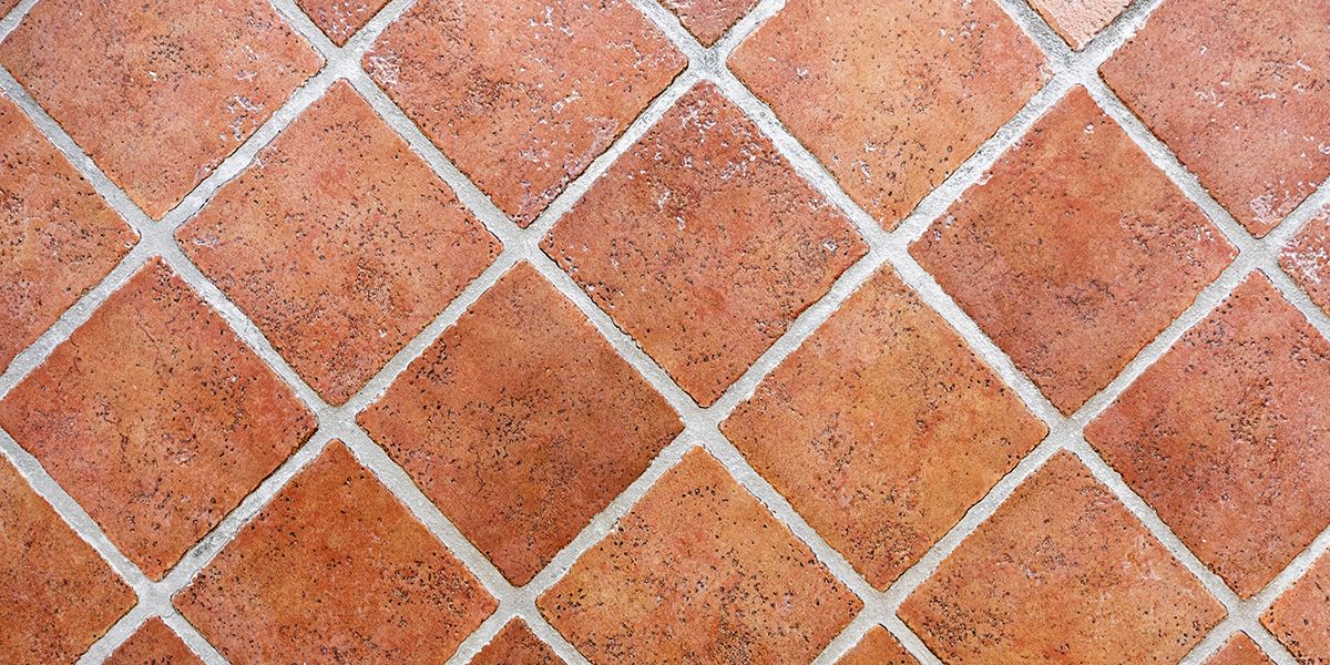 Comment entretenir un carrelage poreux pour éviter les taches ?