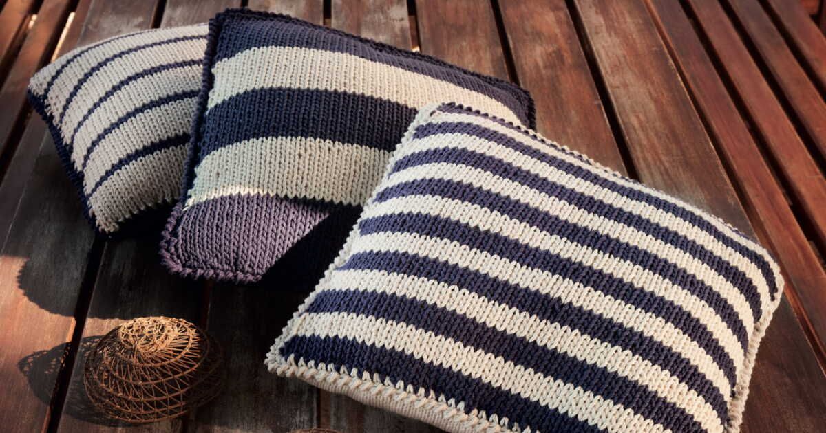 Des coussins rayés en tricot : un choix stylé pour votre intérieur