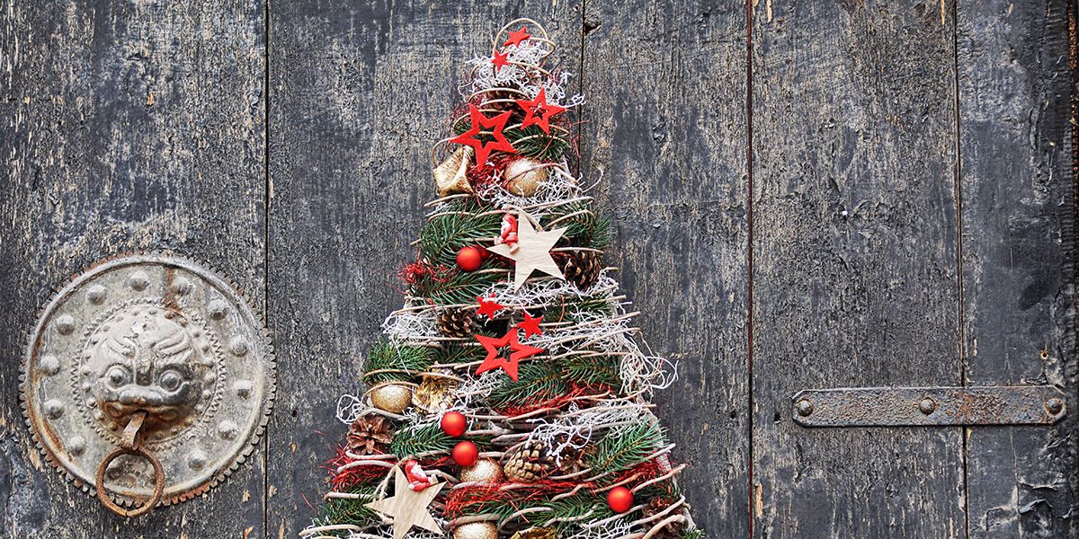 Réalisez votre sapin de Noël écolo avec des matériaux recyclés