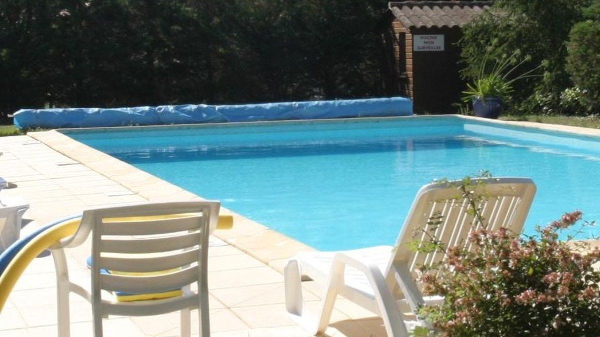 Un drame inattendu au bord de la piscine : un couple de septuagénaires retrouvé sans vie