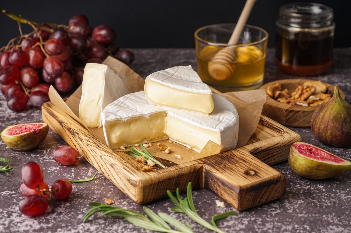 Alerte sanitaire : rappel massif de fromages liés à des cas de listériose