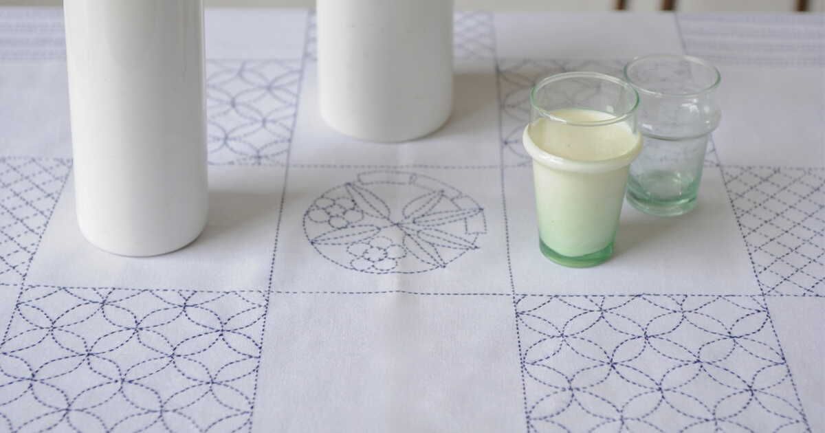 L'élégance d'une nappe en broderie japonaise