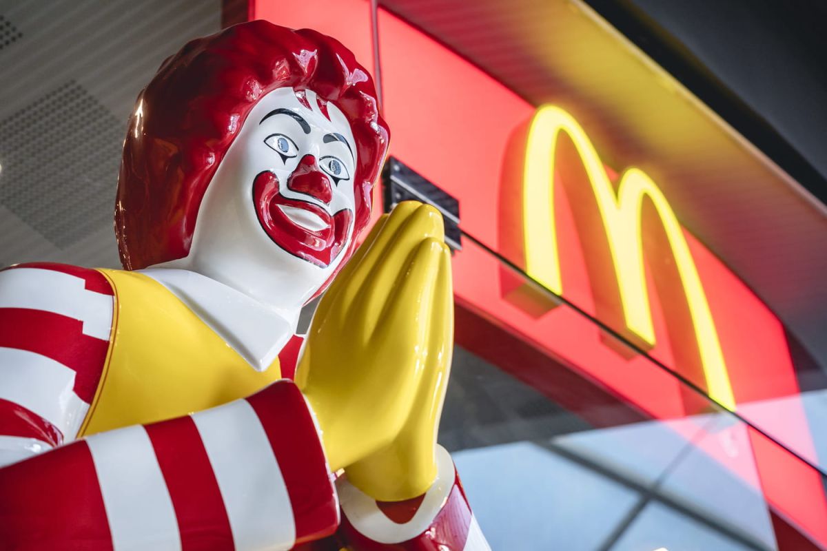 McDonald's dit adieu aux bouteilles en plastique : vers une nouvelle ère durable