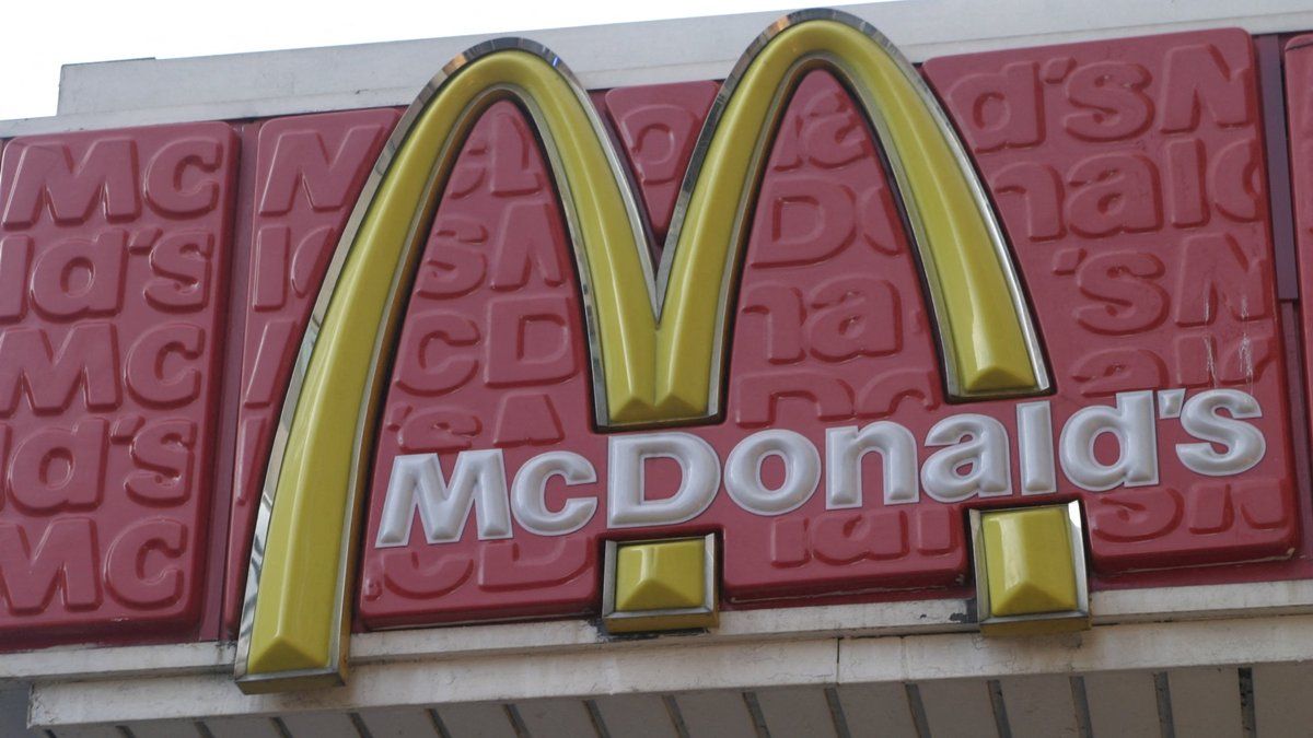 Naissance surprenante : une jeune maman accouche dans un McDonald’s en Autriche