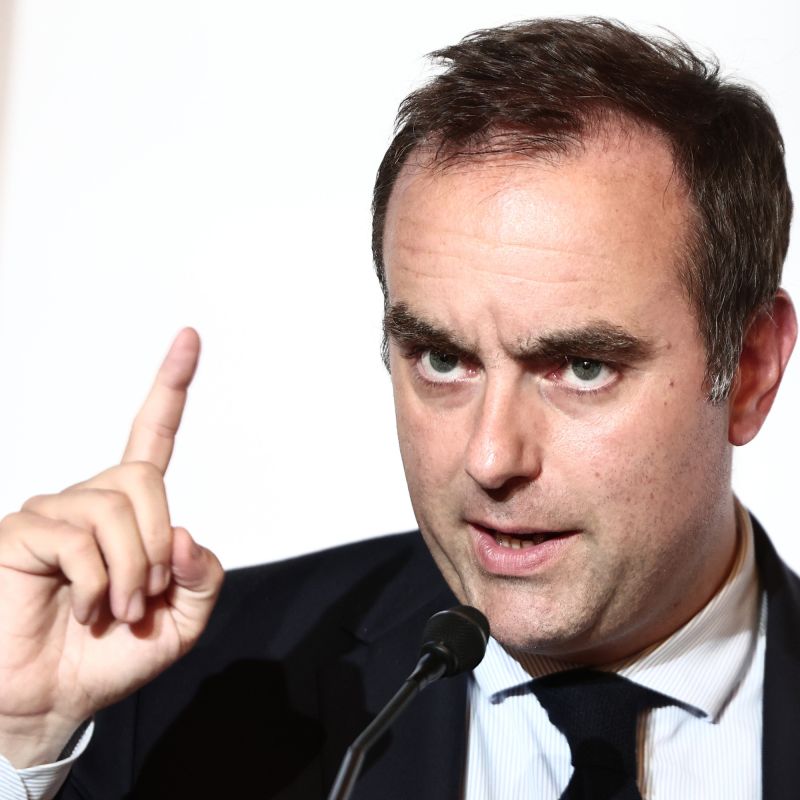 Un été sans vacances pour les ministres : le gouvernement sur le front
