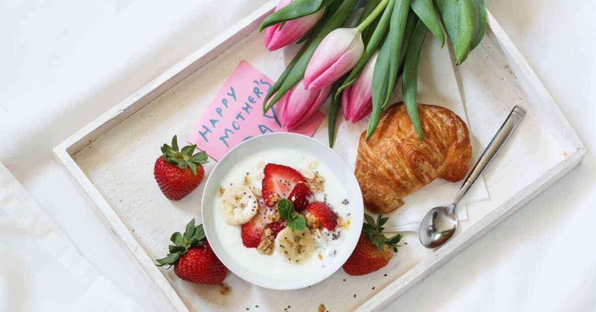 Célébrez la fête des mères avec un petit déjeuner au lit : 75 recettes irrésistibles