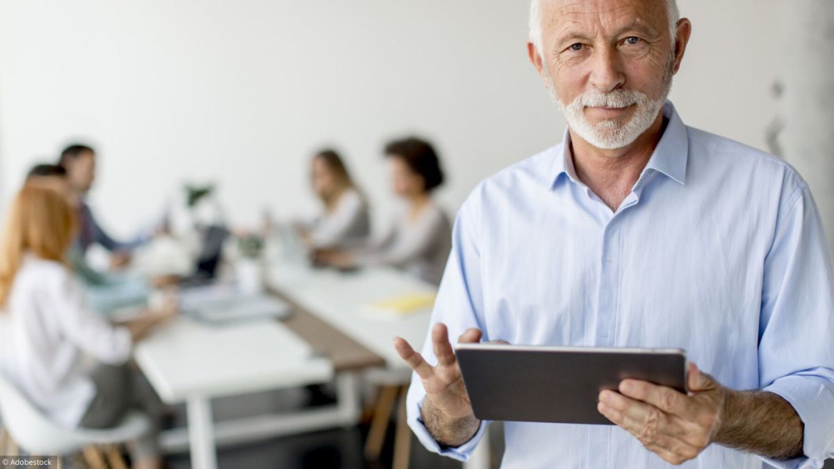 Travailler plus longtemps pour améliorer sa retraite : le guide de la surcote