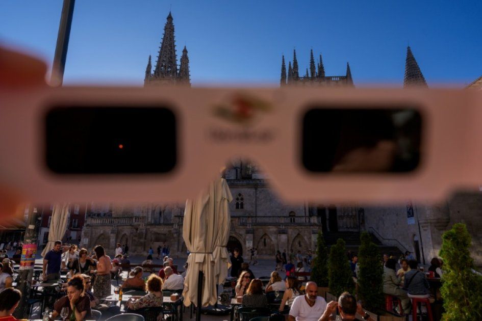 l'eclipse solaire du 12 août : un phénomène qui renoue les liens avec la nature en espagne rurale